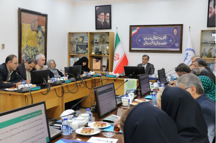نقش دانشگاهیان در آسیب‌شناسی مسئولیت اجتماعی با نقش ترویجی و تقویت‌کنندگی علمی